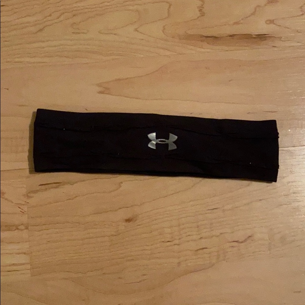 black ruched under armor headband